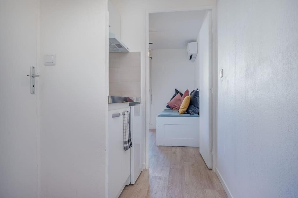 Air-conditioned Terrace Gare St Charles Apartment Marseilles